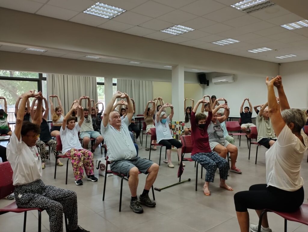 התעמלות בוקר עם ותיקי הקיבוץ
