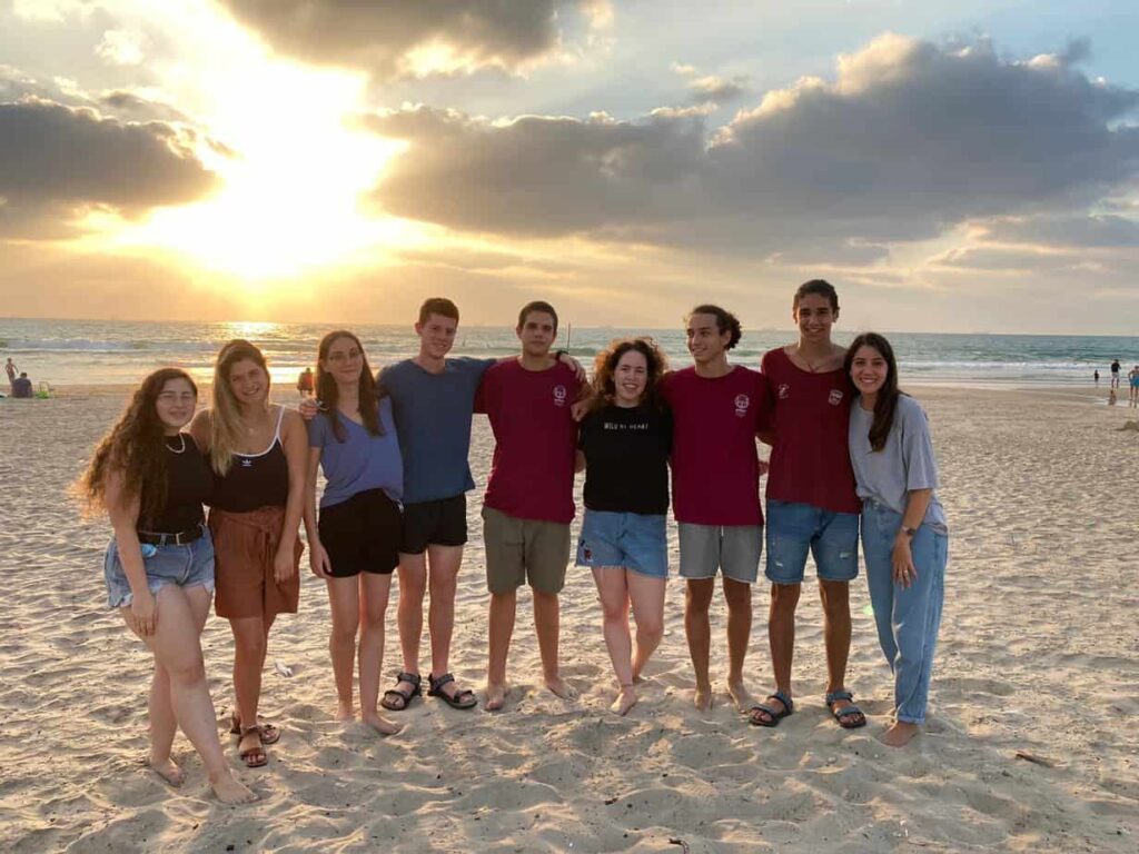ניצנים 3 3